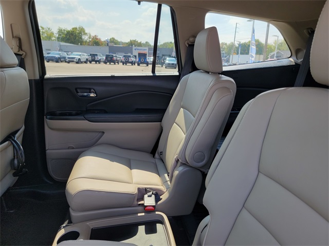 2022 Honda Pilot Touring photo 12