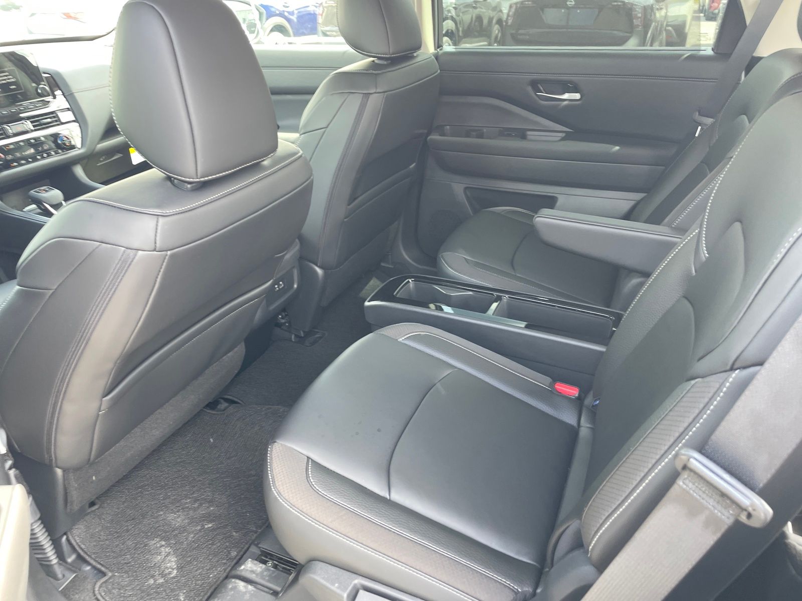 2025 Nissan Pathfinder SL photo 15