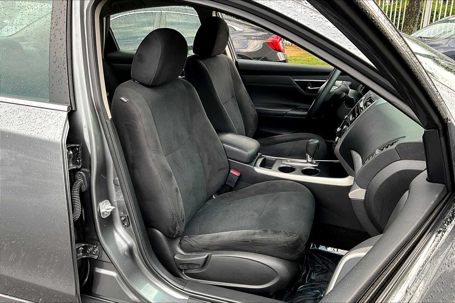 2015 Nissan Altima 2.5 S photo 8