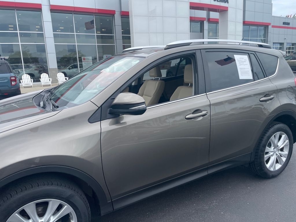 2015 Toyota RAV4 Limited photo 3