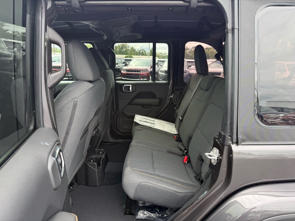 2025 Jeep Wrangler Sahara photo 2