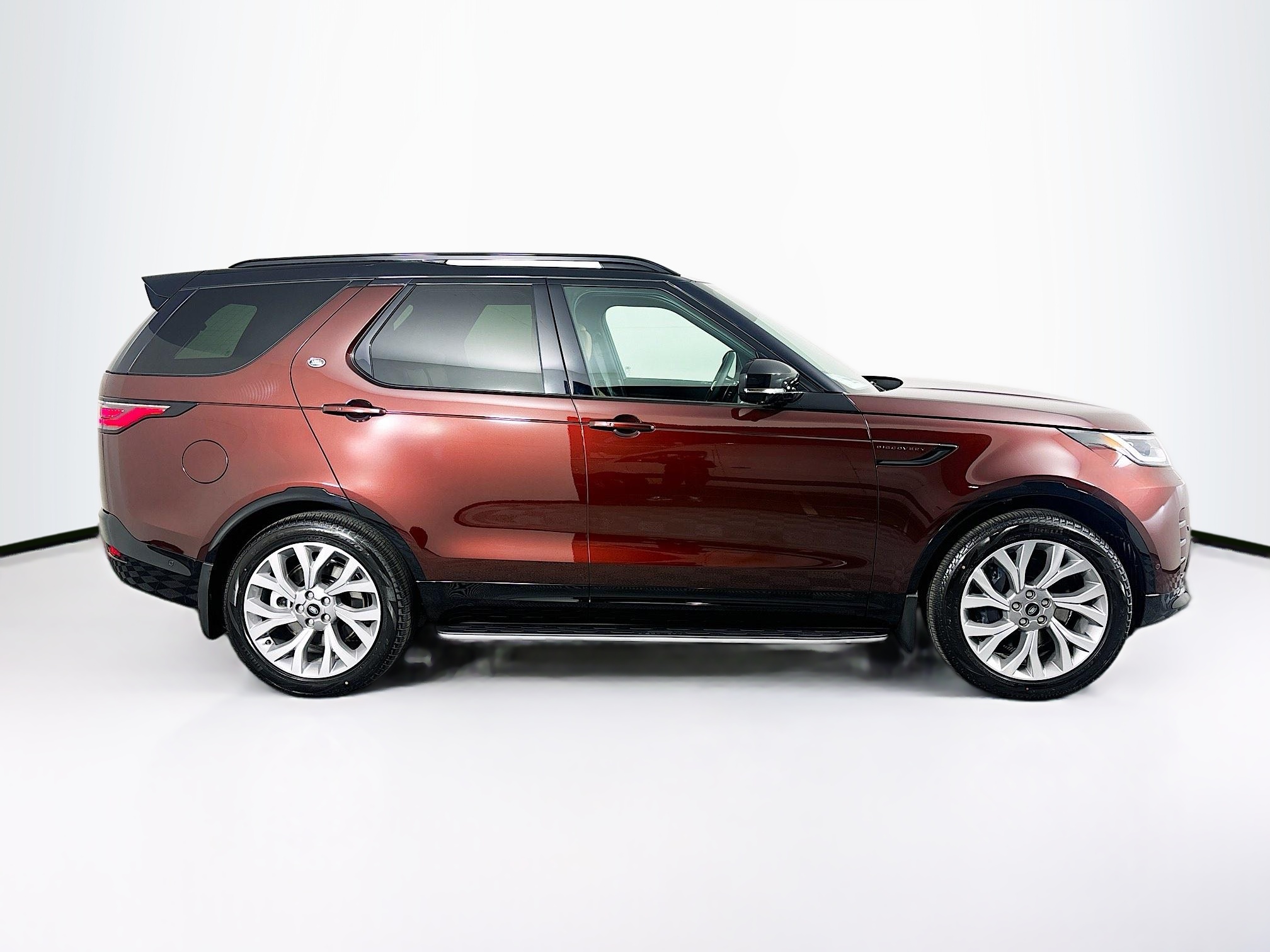 2026 Land Rover Discovery photo 3