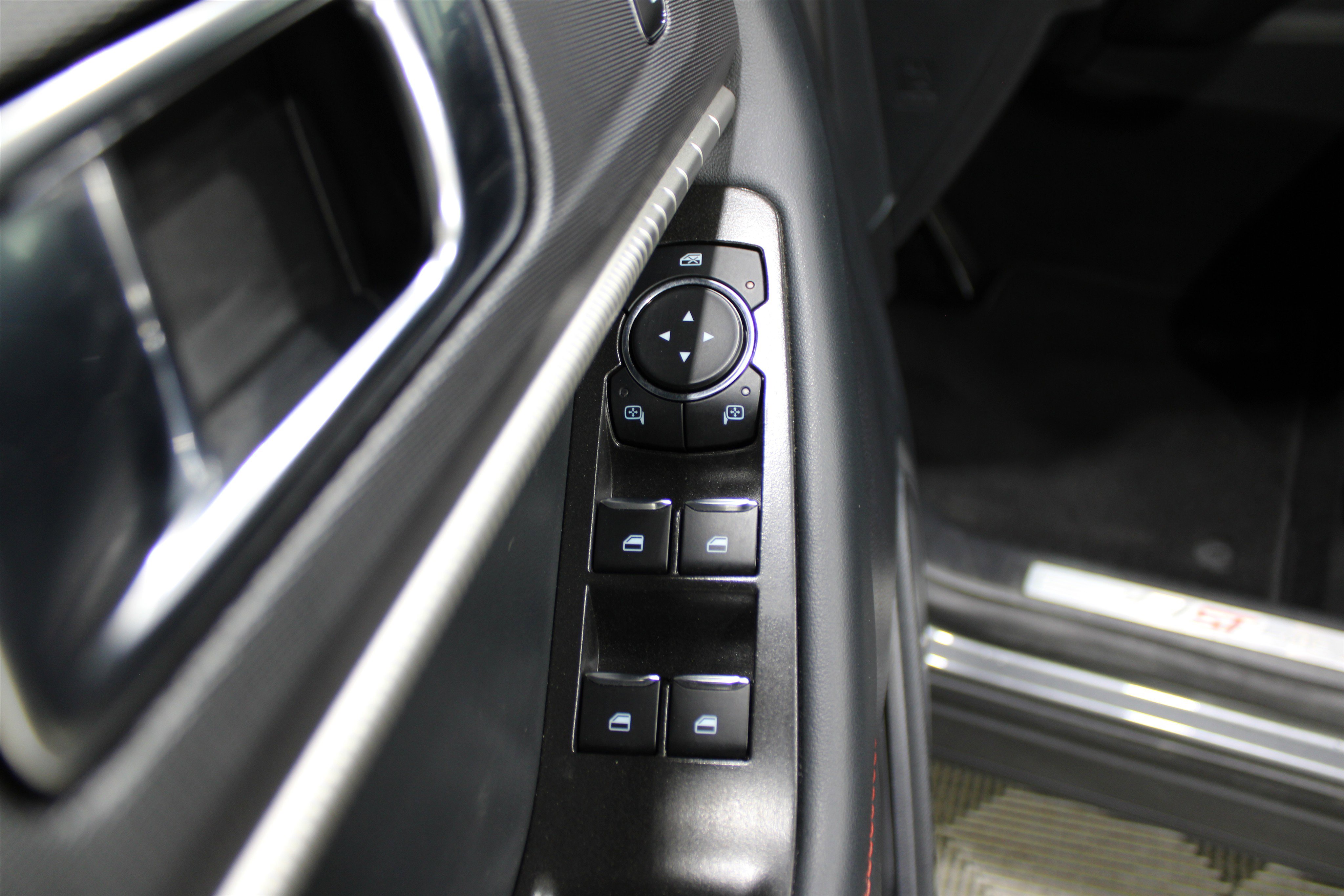 2025 Ford Explorer ST-Line photo 3