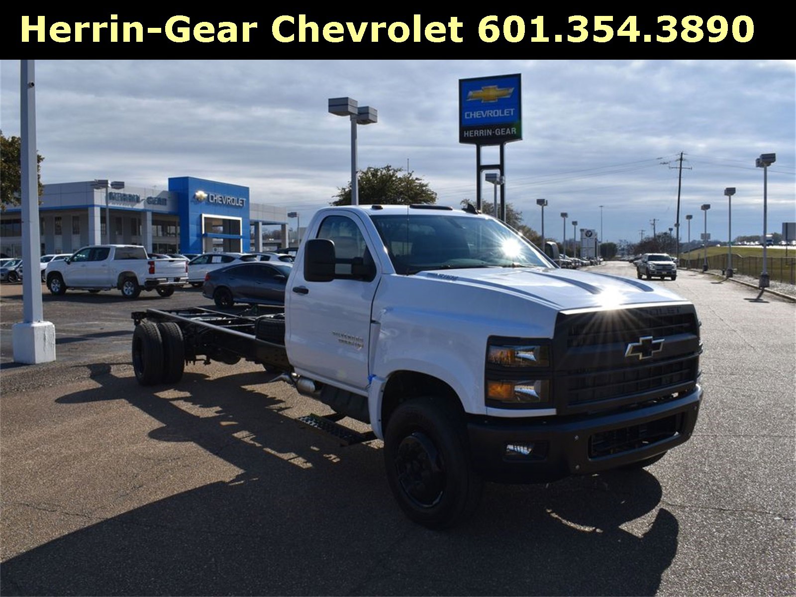 2023 Chevrolet Silverado 4500 Medium Duty Chassis Cab Work Truck's photo