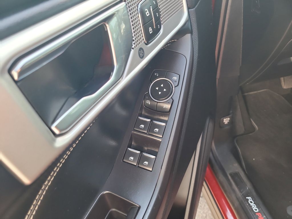 2020 Ford Explorer ST photo 11