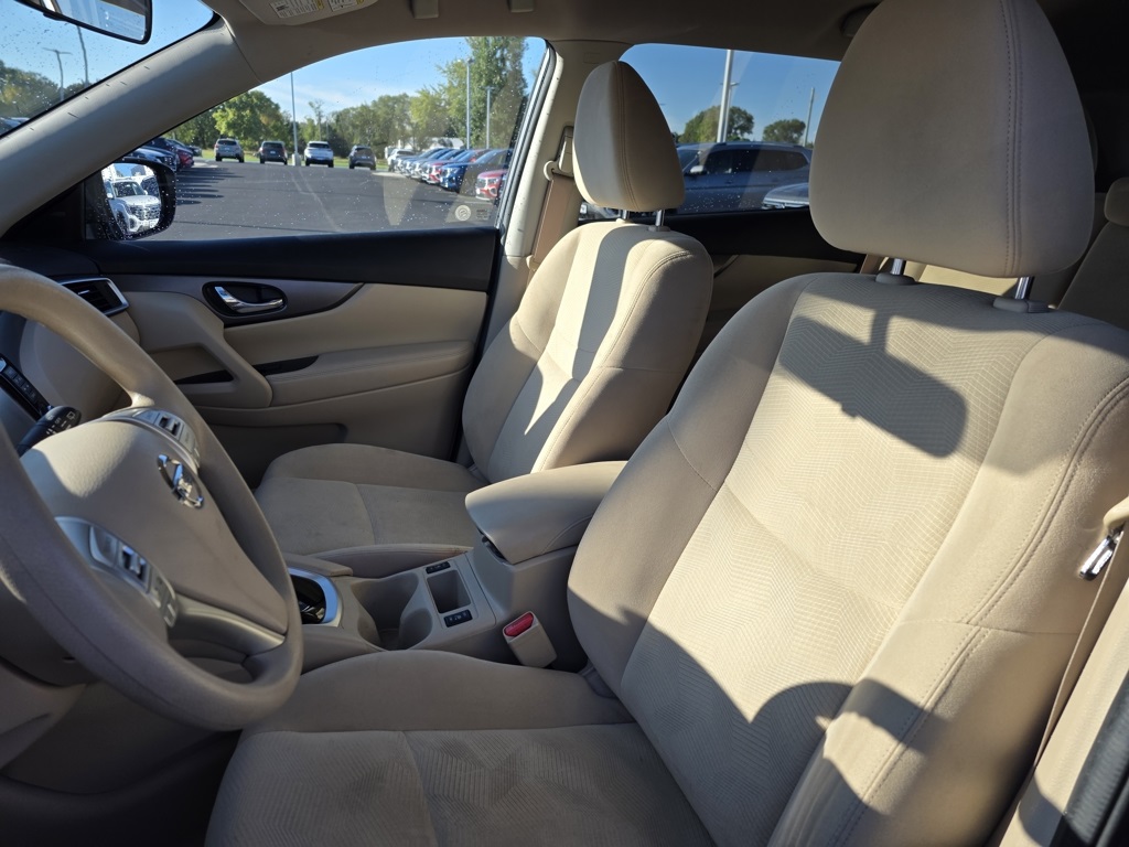 2015 Nissan Rogue SV photo 3