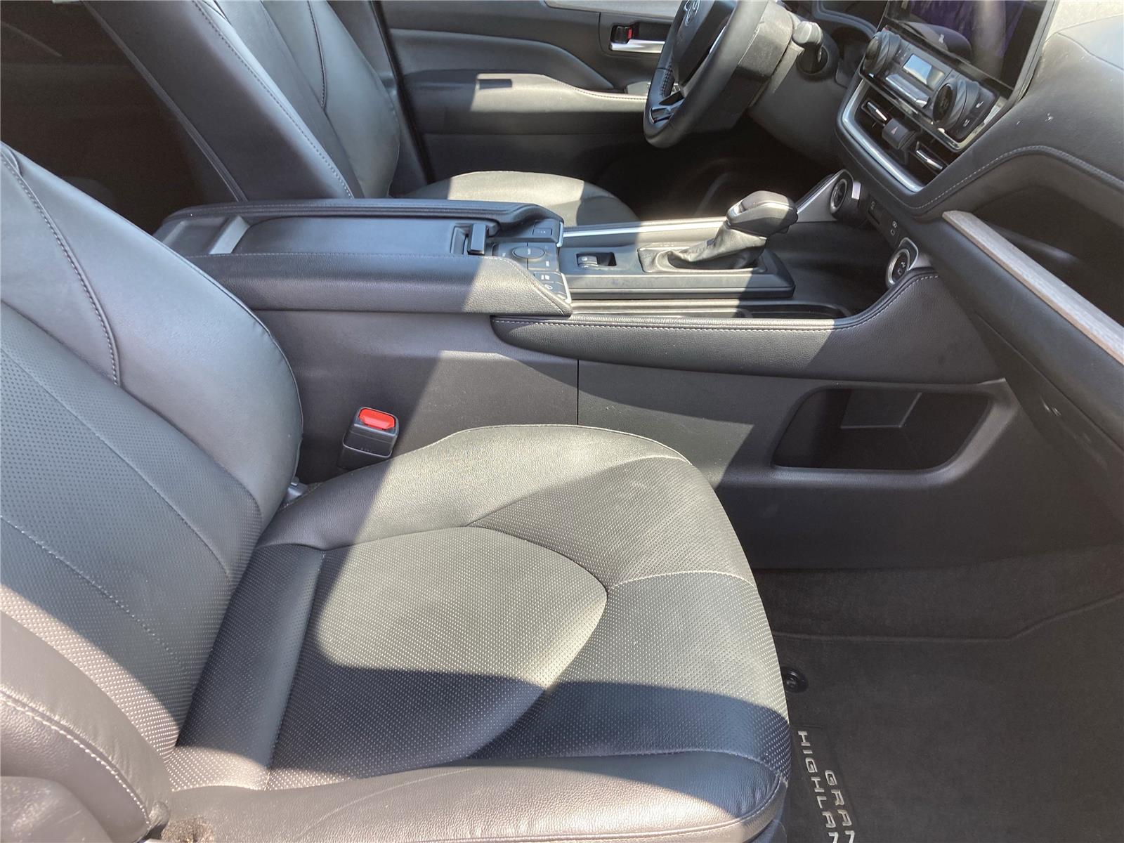 2024 Toyota Grand Highlander Hybrid Limited photo 31