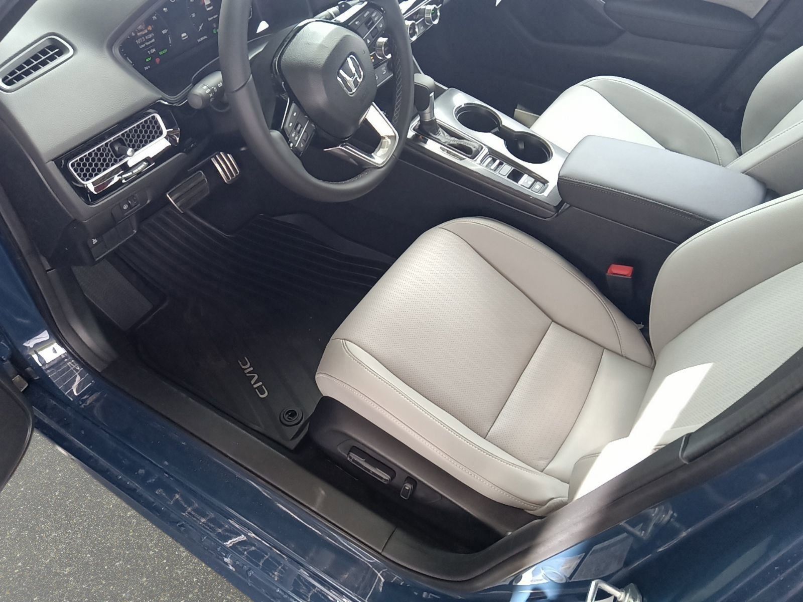 2026 Honda Civic Hybrid Sport Touring photo 13