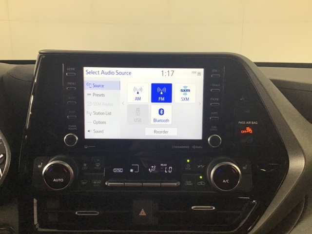 2022 Toyota Highlander XLE photo 17