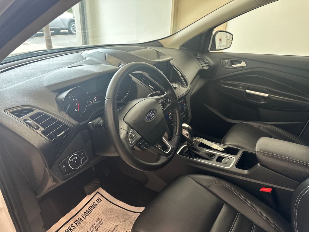 2019 Ford Escape SEL photo 10