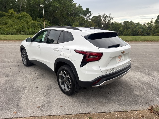 2024 Chevrolet Trax LT photo 3