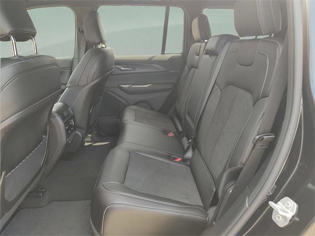 2025 Jeep Grand Cherokee Laredo Altitude photo 25
