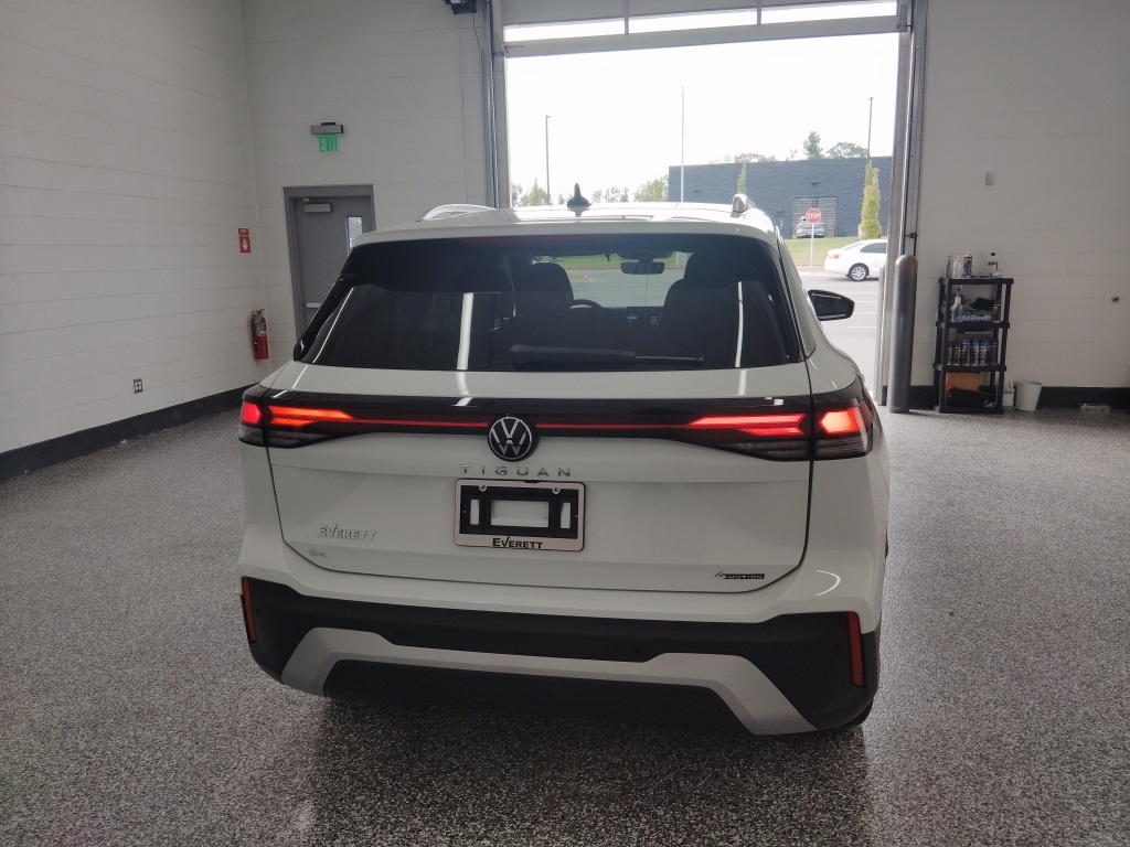 2026 Volkswagen Tiguan SE photo 2