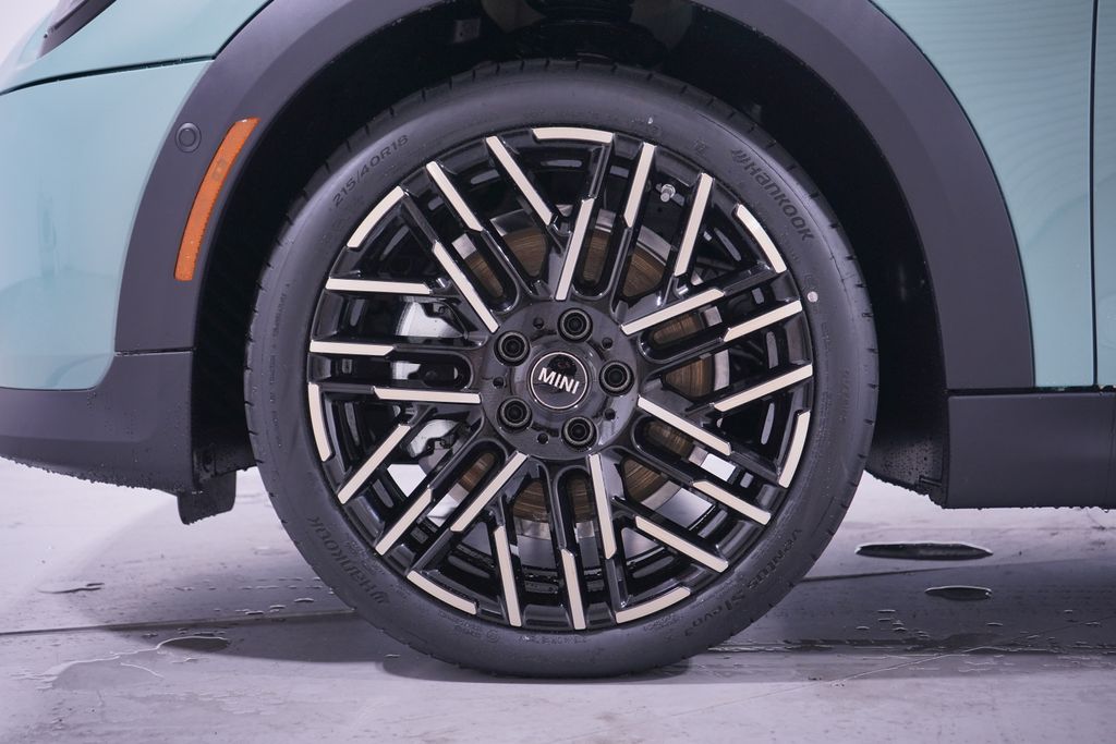 2026 Mini Cooper 2 Door Hardtop Iconic photo 2