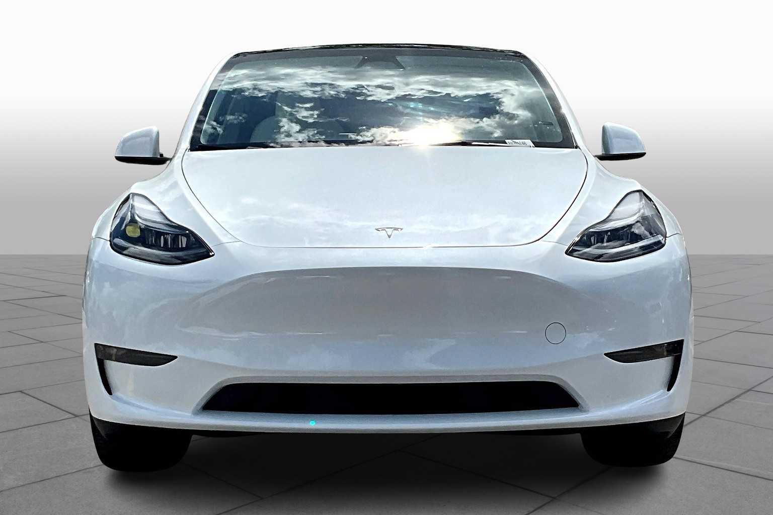 2024 Tesla Model Y Long Range photo 3