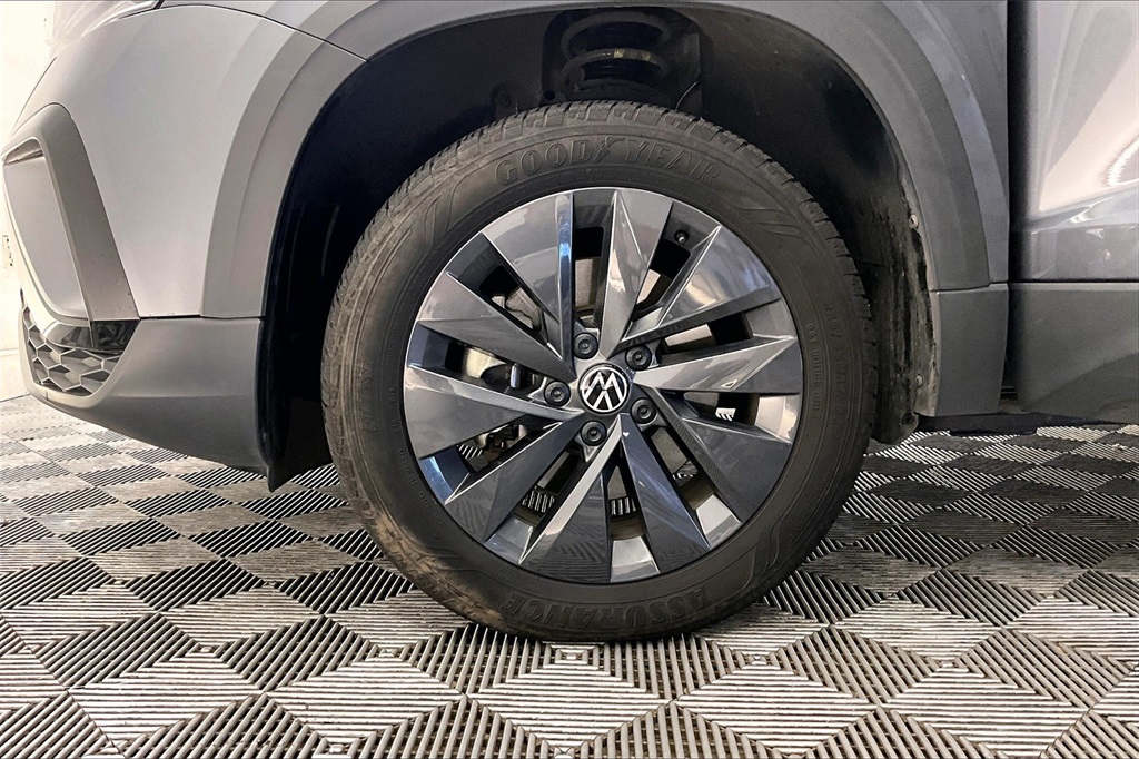 2024 Volkswagen Taos S photo 8