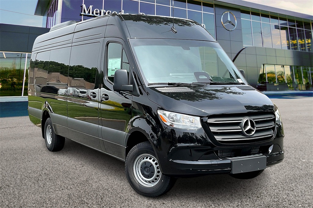 2025 Mercedes-Benz Sprinter Cargo Van Base's photo