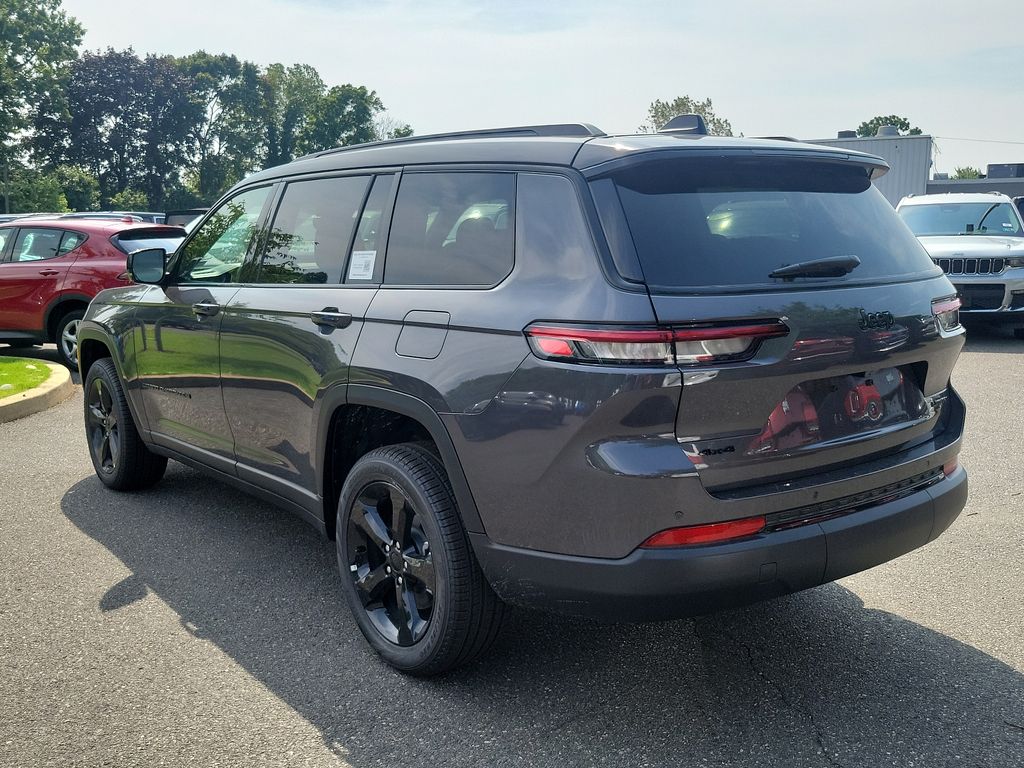 2024 Jeep Grand Cherokee Limited photo 2