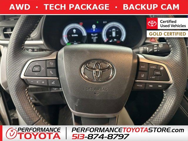 2025 Toyota Sienna XSE's photo