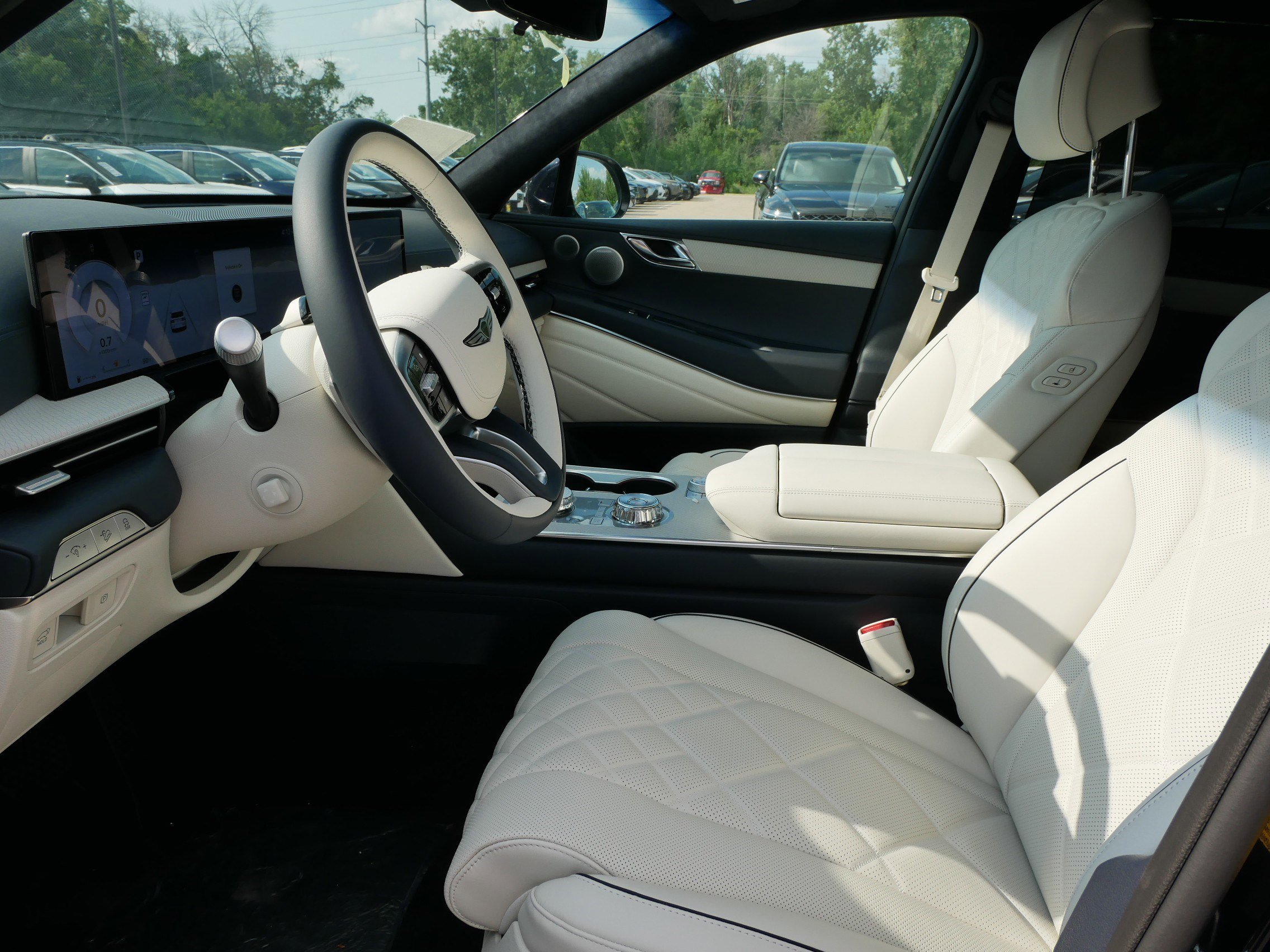 2025 Genesis GV80 Prestige AWD photo 4