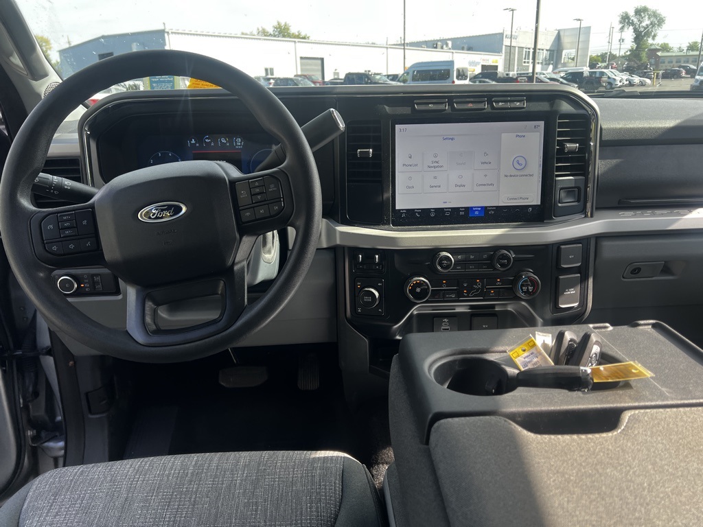 2023 Ford F-250 XLT photo 2