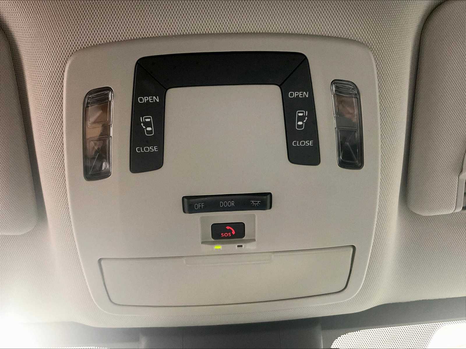 2024 Toyota Sienna LE photo 25