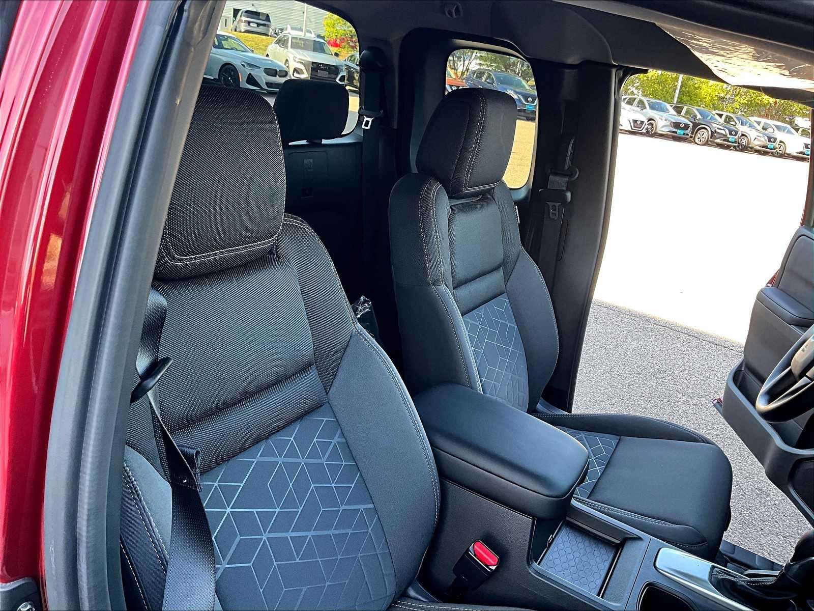 2025 Nissan Frontier SV photo 9