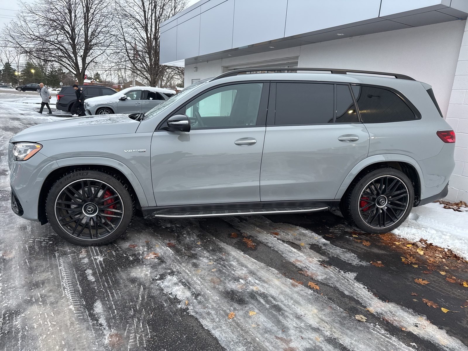 2025 Mercedes Benz GLS 63 AMG 4MATIC photo 2