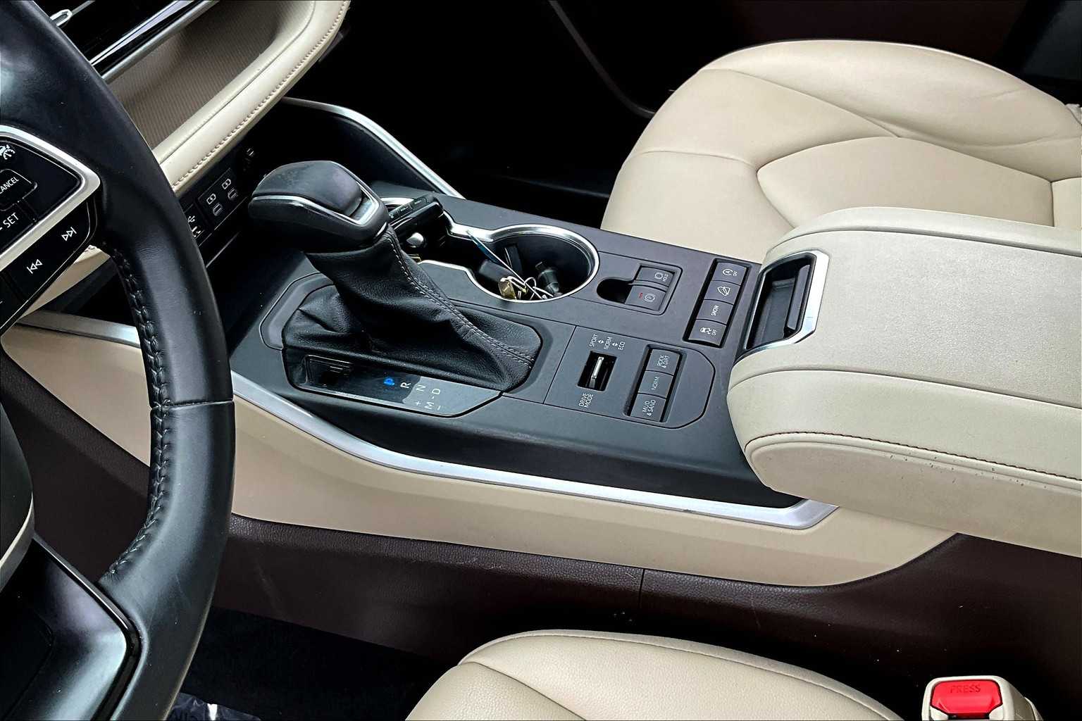 2022 Toyota Highlander XLE photo 15
