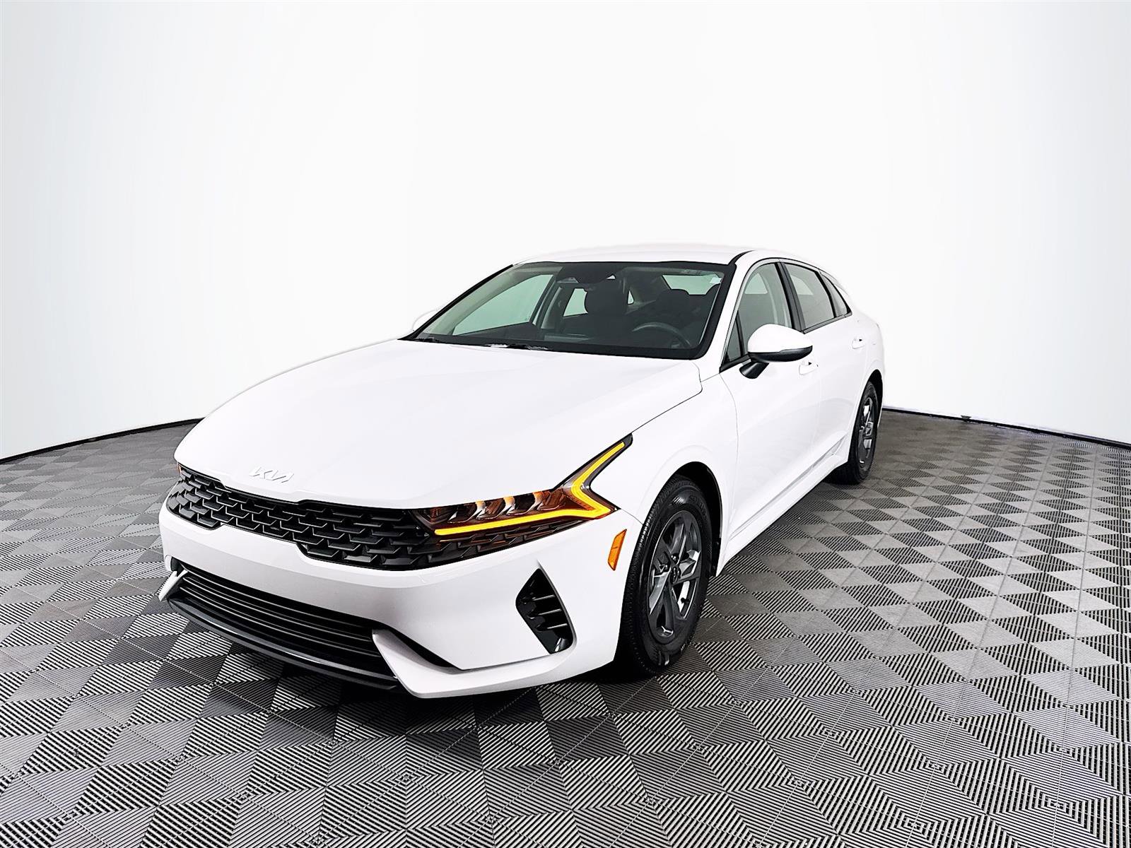 2024 Kia K5 LXS photo 3