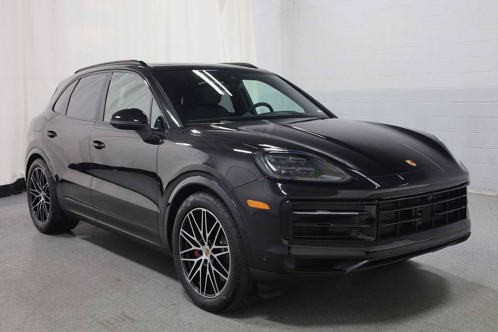 2025 Porsche Cayenne S photo 12