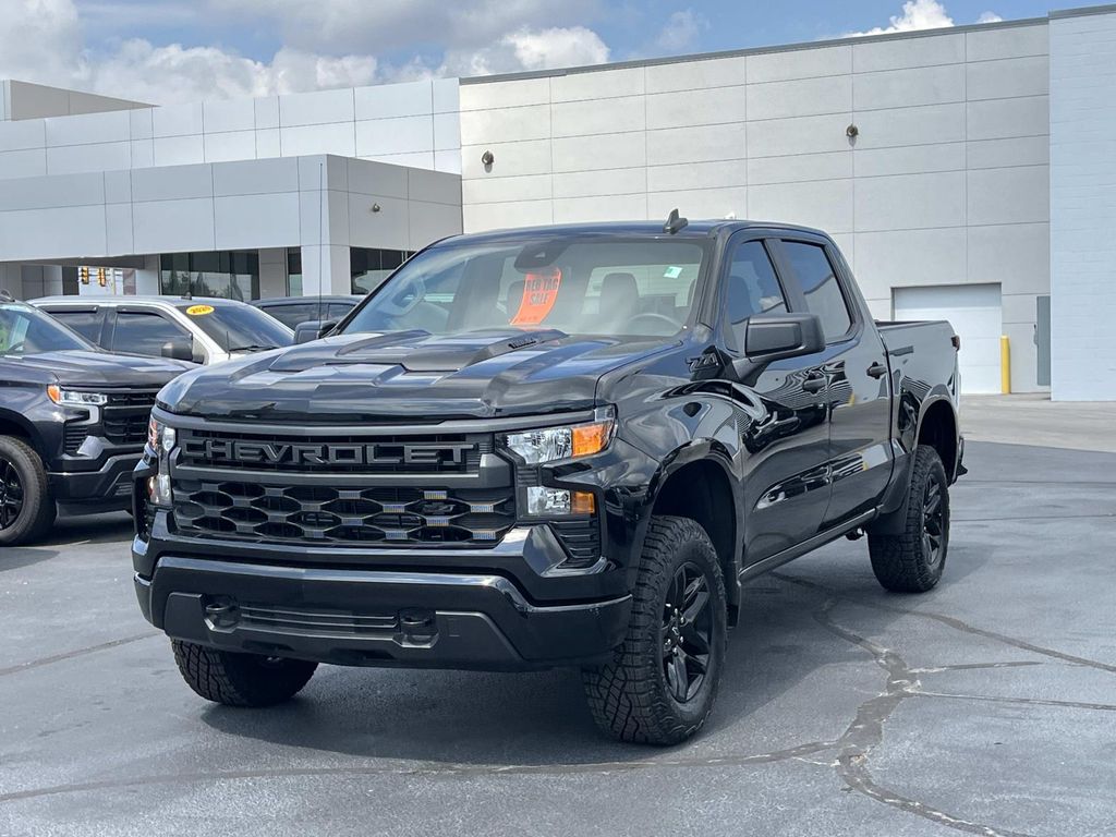 2025 Chevrolet Silverado 1500 Custom Trail Boss photo 3