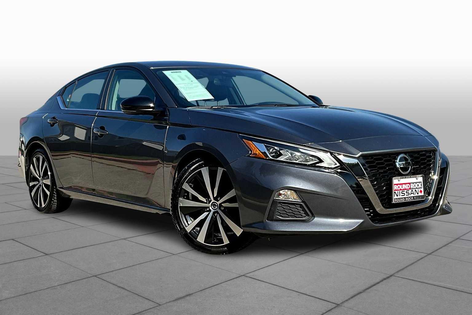 2020 Nissan Altima SR photo 2