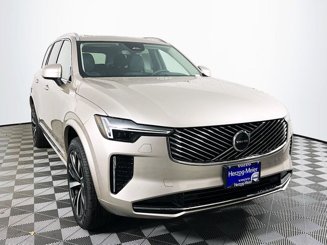 2026 Volvo XC90 Core's photo