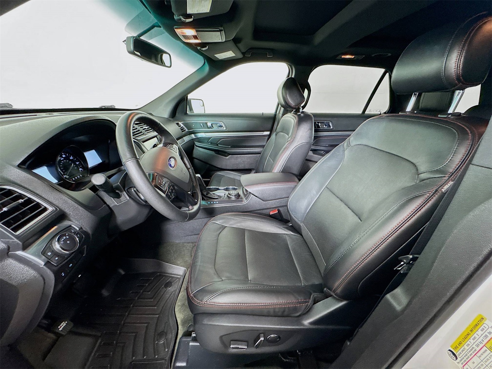 2017 Ford Explorer Sport photo 16
