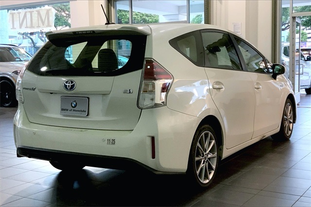 2017 Toyota Prius V Two photo 10