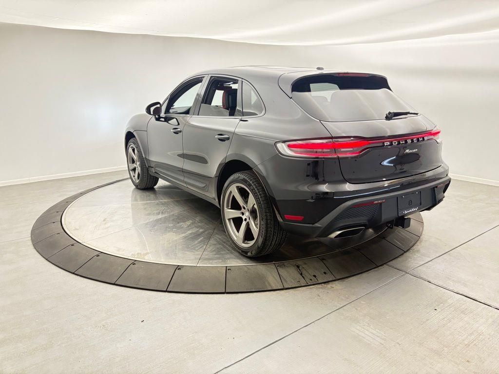 2025 Porsche Macan T photo 2
