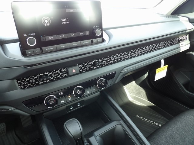 2025 Honda Accord LX photo 19