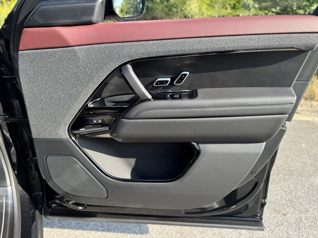 2025 Land Rover Range Rover Sport SE photo 20