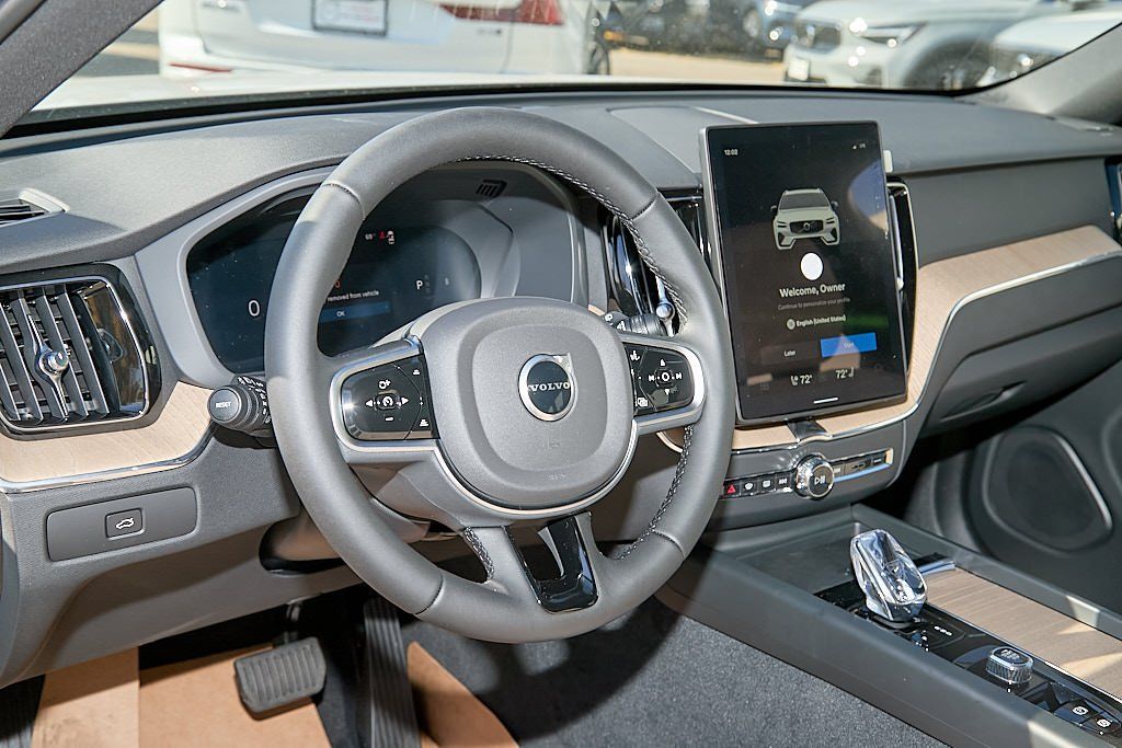 2026 VOLVO XC60 - Image 12