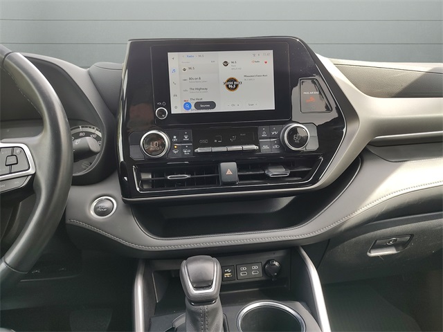 2024 Toyota Highlander LE photo 22