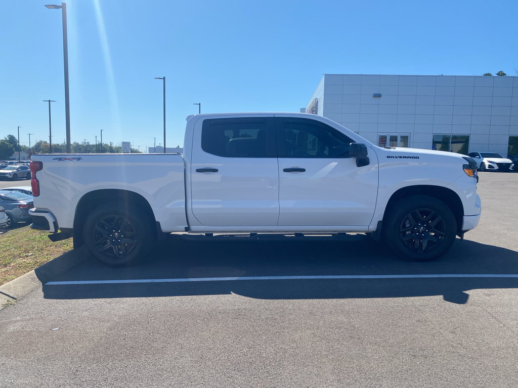 2024 Chevrolet Silverado 1500 Custom photo 3