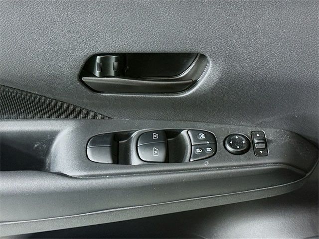 2025 Nissan Kicks Play S photo 19