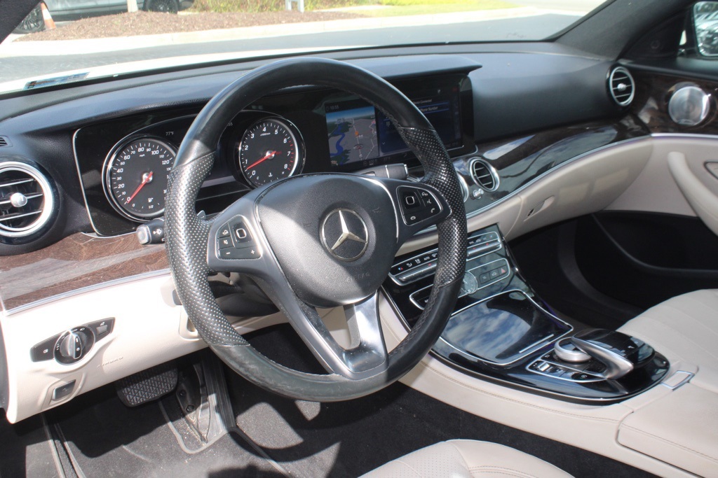 2017 Mercedes Benz E 300 4MATIC Sedan photo 4