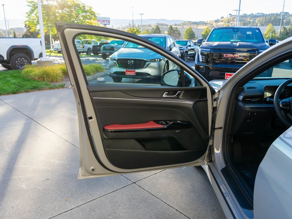 2026 Kia K5 GT-Line photo 16