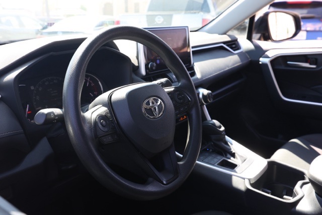 2024 Toyota RAV4 XLE photo 10