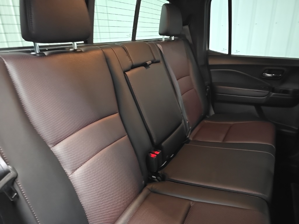 2021 Honda Ridgeline Black Edition photo 16
