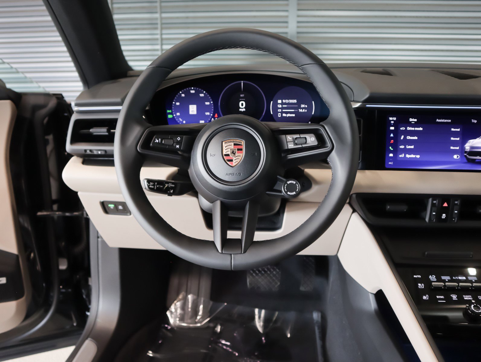 2025 Porsche Macan Electric 4 photo 18