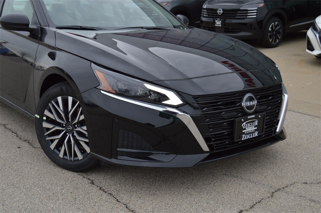 2025 Nissan Altima SV photo 2