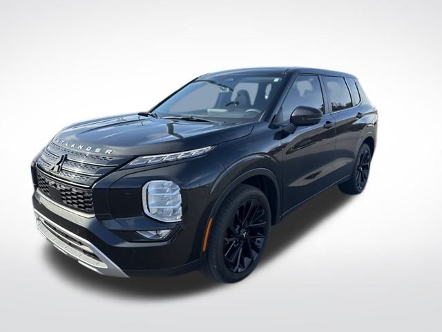 2024 Mitsubishi Outlander SE's photo